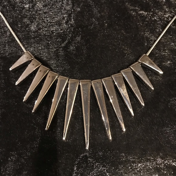 Express Jewelry - Express silver metal necklace